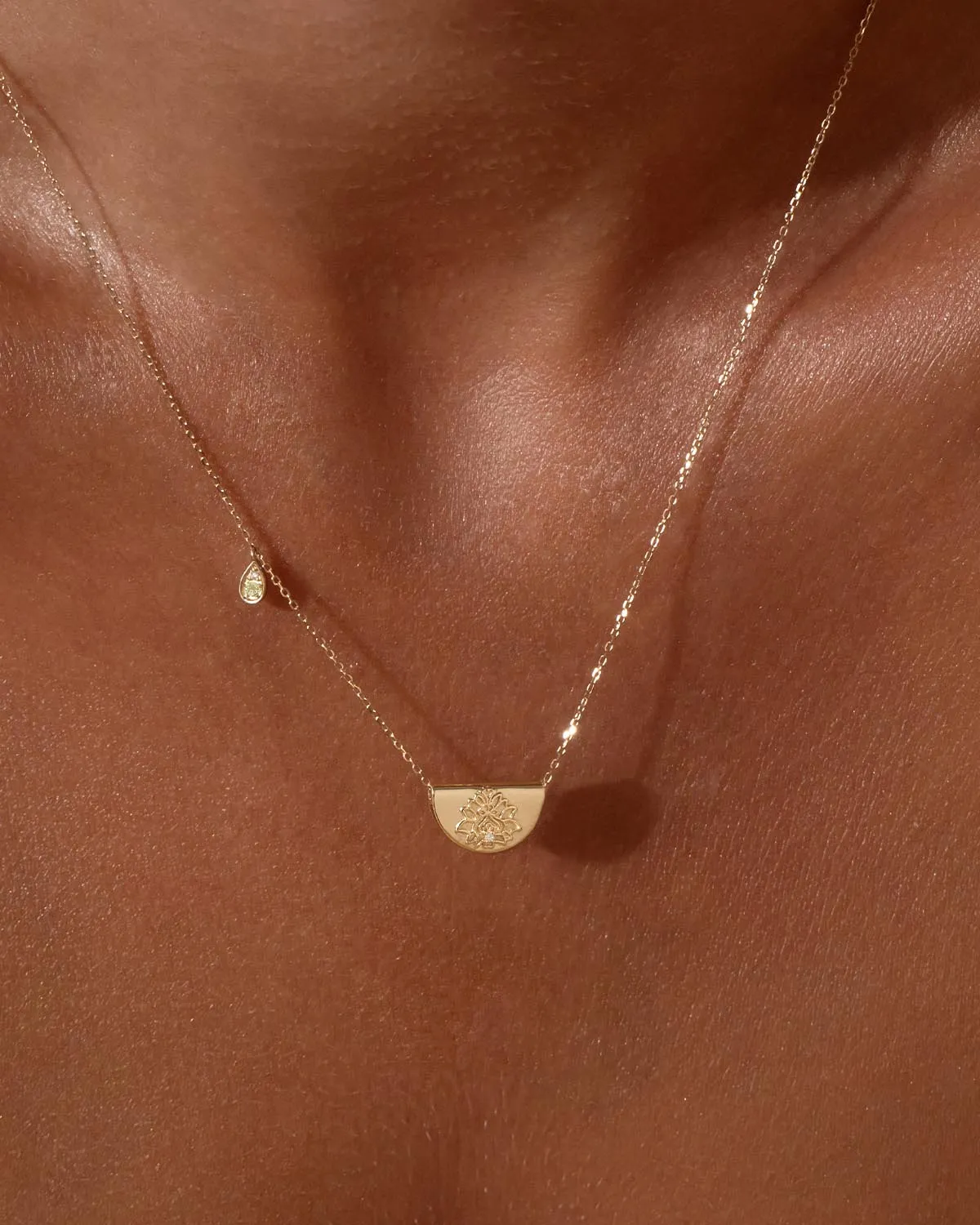 14k Solid Gold Lotus Birthstone Diamond Necklace - August - Peridot