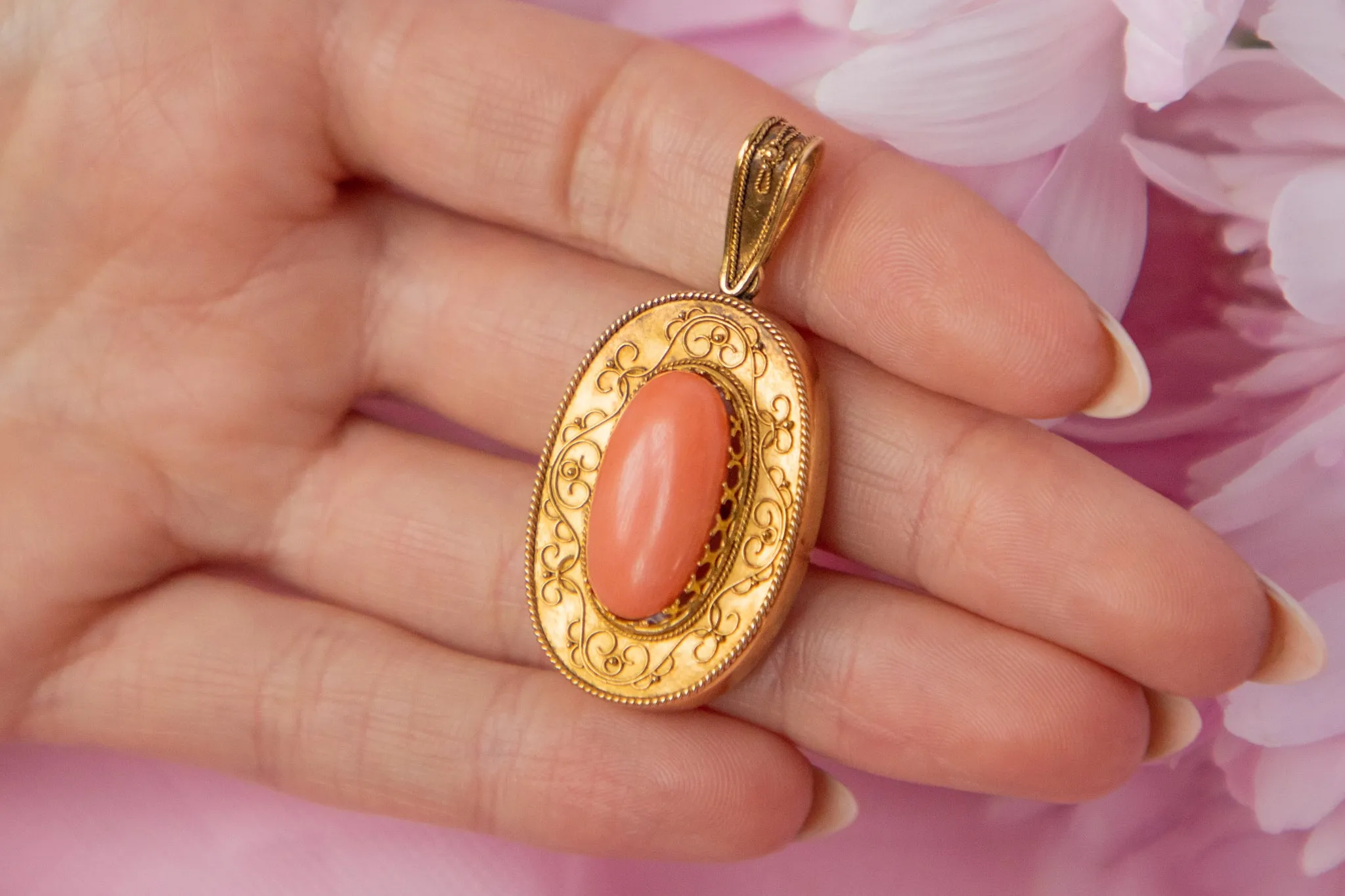 Antique 18ct Gold Coral Locket