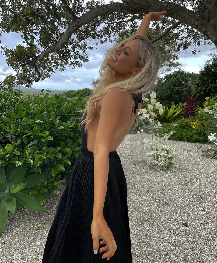 Black Halter Pleated A-Line Backless Long Prom Dress Charming Evening Party Dress