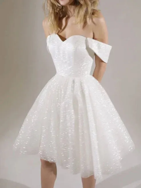 Charming White Sweetheart Short Prom Dress Elegant Shiny Homecoming Dress