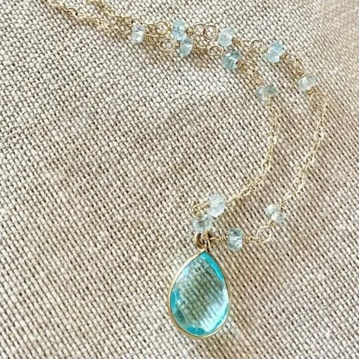 Gold necklace with Topaz