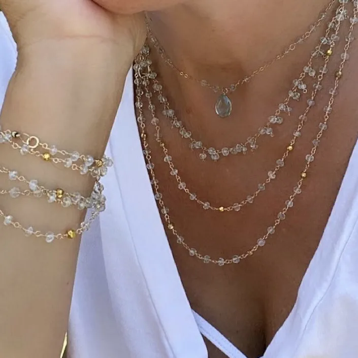 Gold necklace with Topaz
