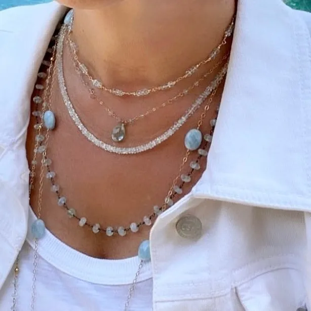 Gold necklace with Topaz
