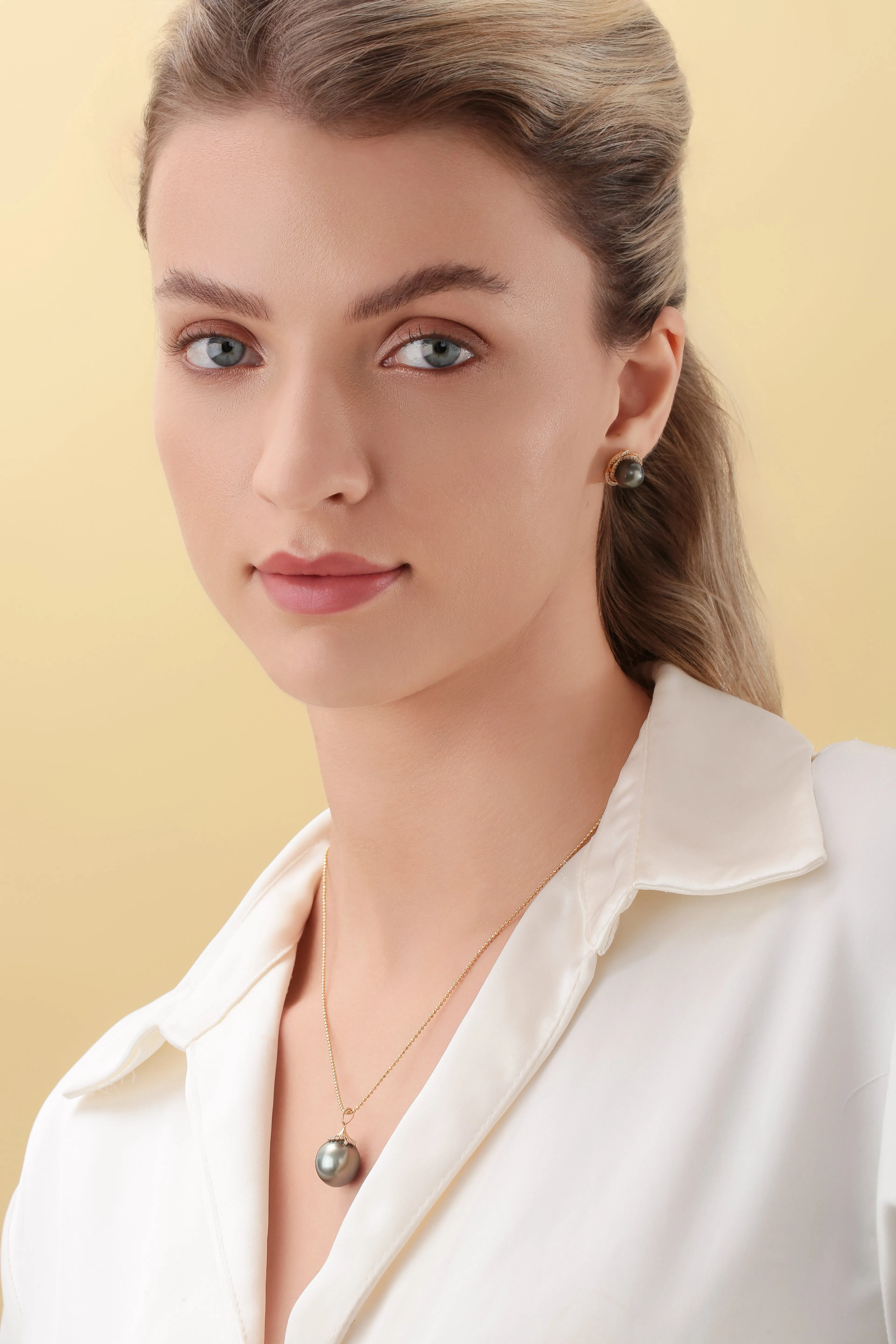 Large Tahitian Pearl Pendant Gold Bead Necklace