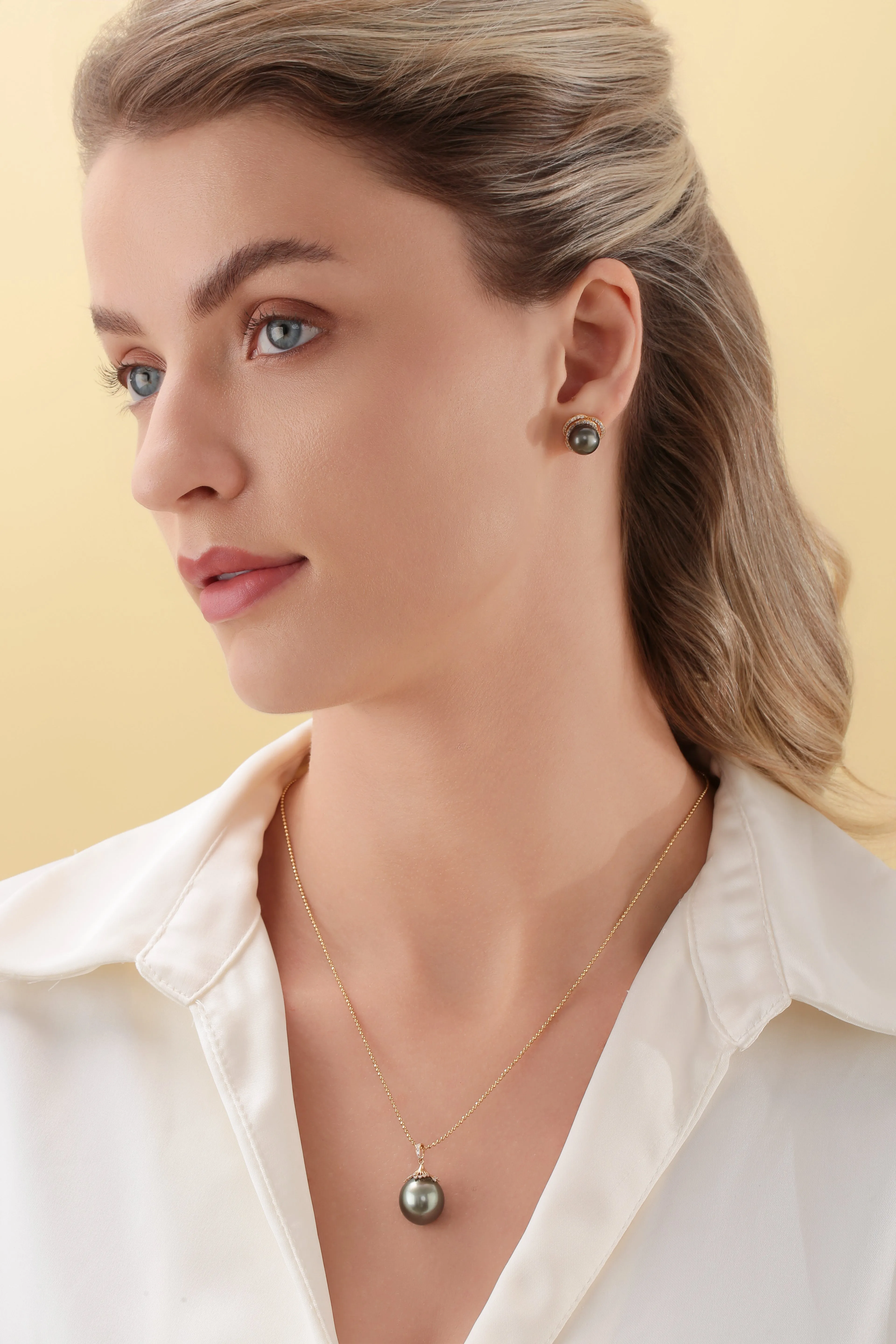 Large Tahitian Pearl Pendant Gold Bead Necklace