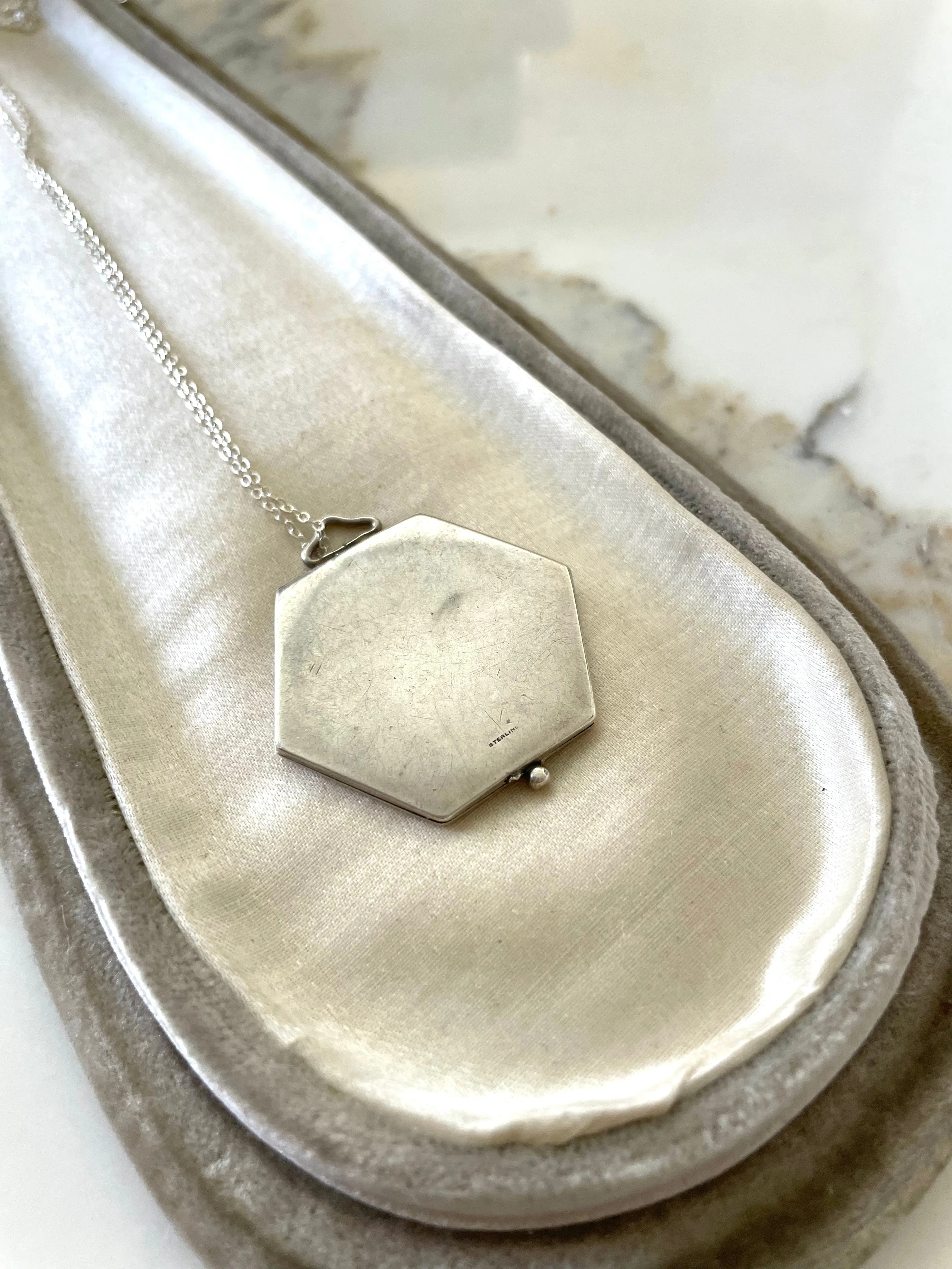 Vintage 1920s Laureate Locket